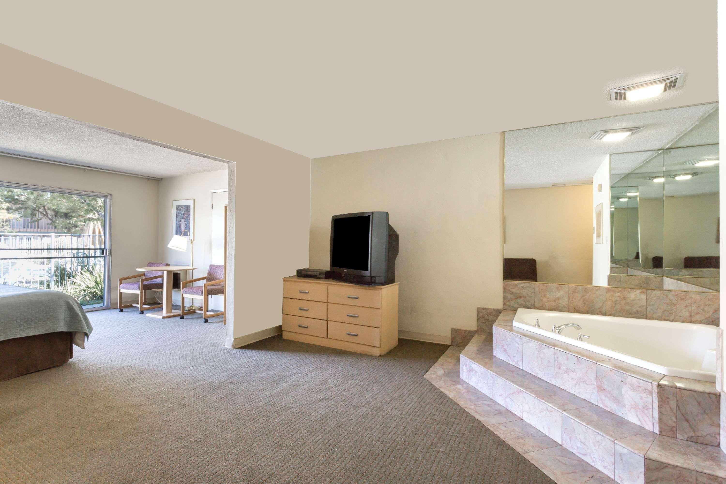 Days Inn By Wyndham Novato/San Francisco מראה חיצוני תמונה